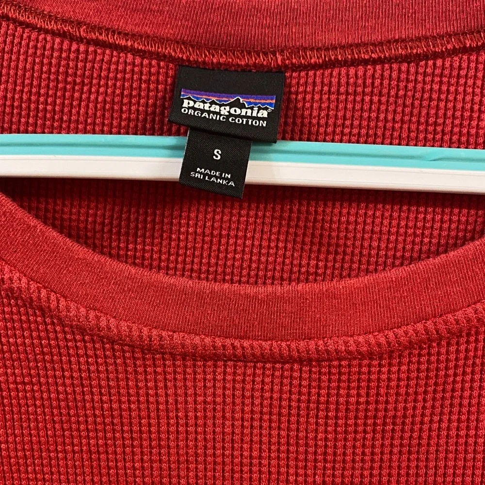 Patagonia woman’s  Red Long Sleeve Tee - Picture 2 of 10